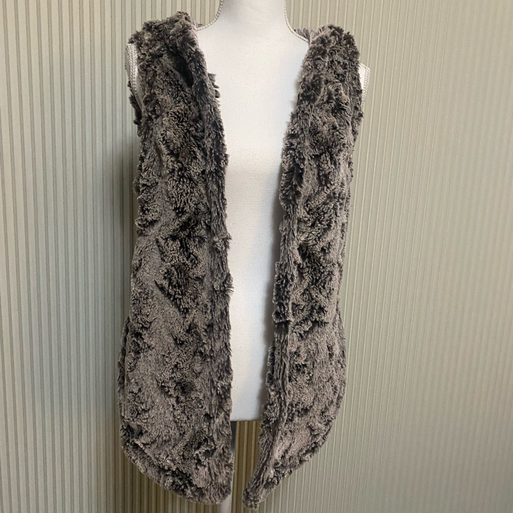 DYLAN Faux fur vest